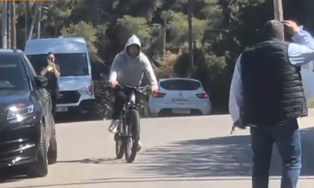 Lionel Messi salió a pasear en bicicleta y fue furor en Barcelona. Lionel Messi salió a pasear en bicicleta y fue furor en Barcelona.
