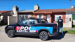 Amenazas en escuelas de Santa Fe. Frente de uno de los domicilios allanados, en el marco de la investigación por amenazas en escuelas del departamento Caseros.