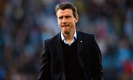 Juan Carlos Unzué, de 53 años, anunció que padece esclerosis lateral amiotrófica y que dejará de ser entrenador. Juan Carlos Unzué, de 53 años, anunció que padece esclerosis lateral amiotrófica y que dejará de ser entrenador.