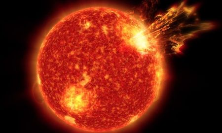 El Sol se encuentra en su período de mayor actividad. El Sol se encuentra en su período de mayor actividad.