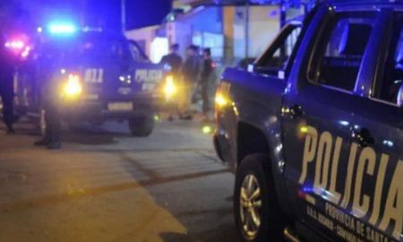 La víctima, de 72 años, recibió un disparo en la pierna y está fuera de peligro. Hay dos aprehendidos por lesiones dolosas. La víctima, de 72 años, recibió un disparo en la pierna y está fuera de peligro. Hay dos aprehendidos por lesiones dolosas.