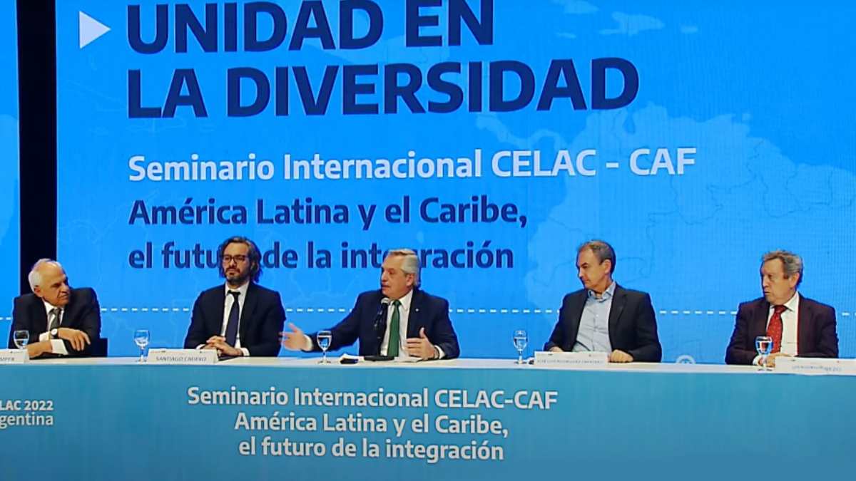 Fernández apuntó contra los promotores pasivos de la guerra en Ucrania.