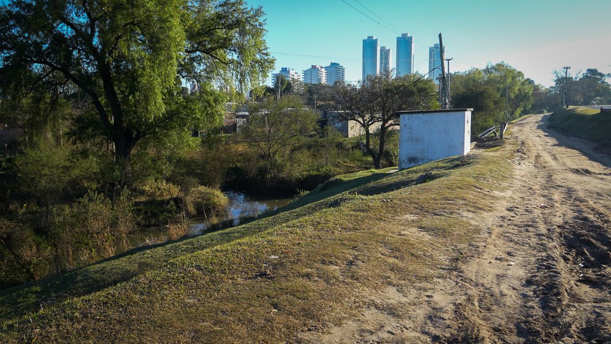 La estación de bombeo de la Manzana 2 cumple una función esencial. Sin embargo, el reservorio donde debe acumularse el agua de lluvia se encuentra repleto de viviendas. La estación de bombeo de la Manzana 2 cumple una función esencial. Sin embargo, el reservorio donde debe acumularse el agua de lluvia se encuentra repleto de viviendas.