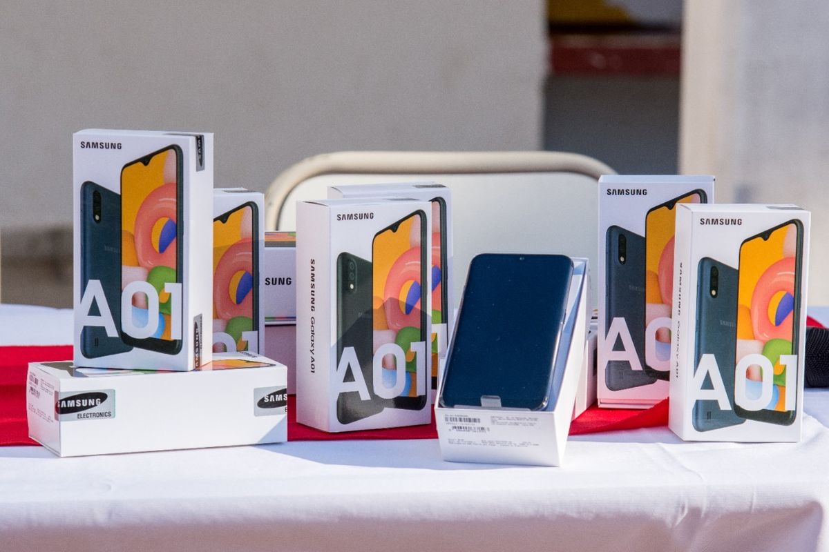 Algunos de los equipos que se distribuyen en las escuelas en el marco del programa Santa Fe + Conectada.