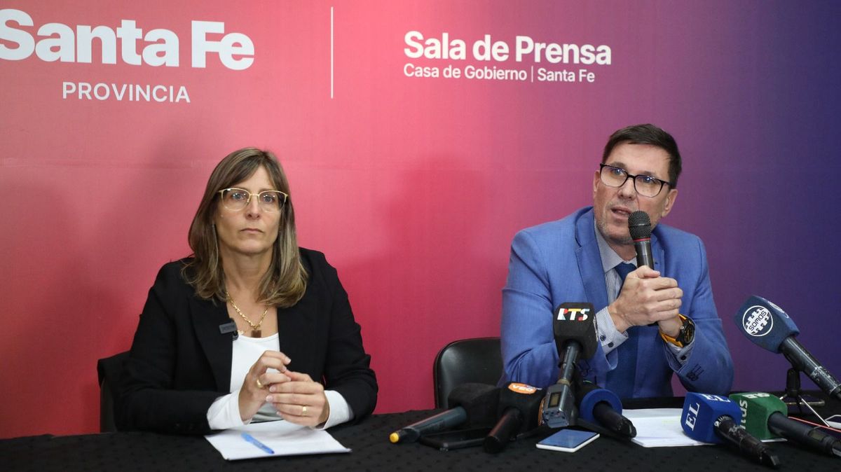 Ana Bacolla, subsecretaria de Innovación e Integración, junto al ministro José Goity. Ana Bacolla, subsecretaria de Innovación e Integración, junto al ministro José Goity.