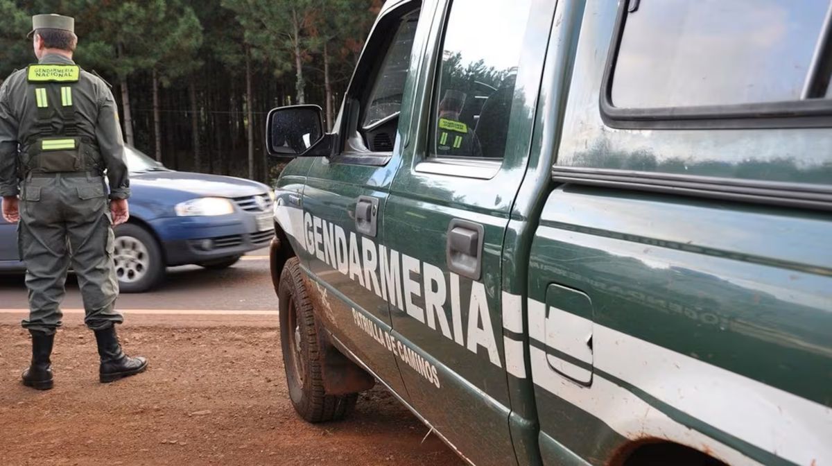 Un escándalo sacudió a la Gendarmería Nacional en Córdoba: 23 agentes fueron detenidos –algunos con prisión domiciliaria– acusados de integrar una red que cobraba coimas.