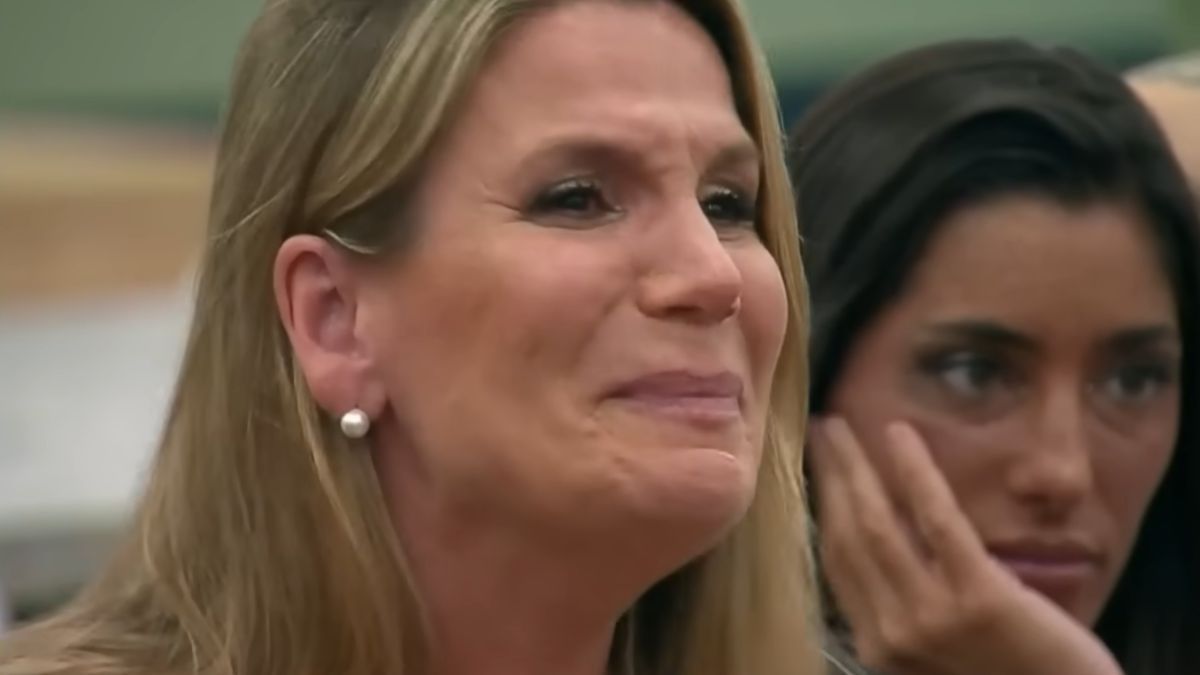 Carla abrió su corazón y estalló en lágrimas. Carla abrió su corazón y estalló en lágrimas. 