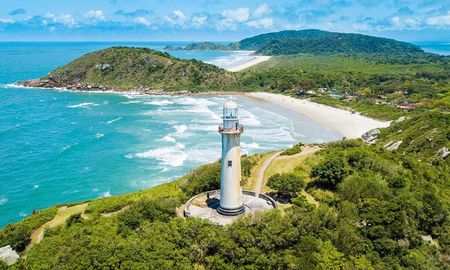 En Ilha do Mel la circulación vehicular está prohibida por ley, lo que permite la preservación de los ecosistemas de restinga y garantiza una atmósfera libre de contaminación sonora En Ilha do Mel la circulación vehicular está prohibida por ley, lo que permite la preservación de los ecosistemas de restinga y garantiza una atmósfera libre de contaminación sonora