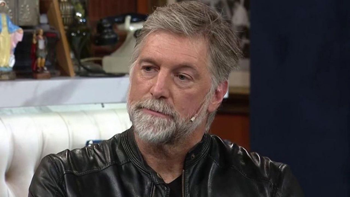 Una grúa le llevó el auto a Horacio Cabak y estalló en las redes.