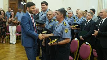 El gobernador saludó al personal de la Policía de la Provincia y a los jefes, que tanto le han dado a nuestra provincia.