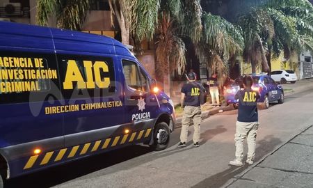 El momento en que peritos de la AIC arribaron al domicilio. El momento en que peritos de la AIC arribaron al domicilio.