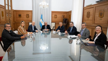 Tras el encuentro inaugural de fines de junio, el Gobierno acelera este proceso para tener las reformas en diciembre.
