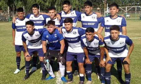 Gimnasia de Vera está ganando 3 a 1 ante Fortín Olmos, puede clasificar primero, segundo o quedar eliminado. Foto: Vía Libre. Gimnasia de Vera está ganando 3 a 1 ante Fortín Olmos, puede clasificar primero, segundo o quedar eliminado. Foto: Vía Libre.