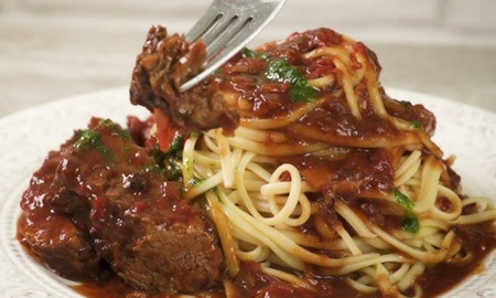 Receta de estofado de carne con fideos. Receta de estofado de carne con fideos.