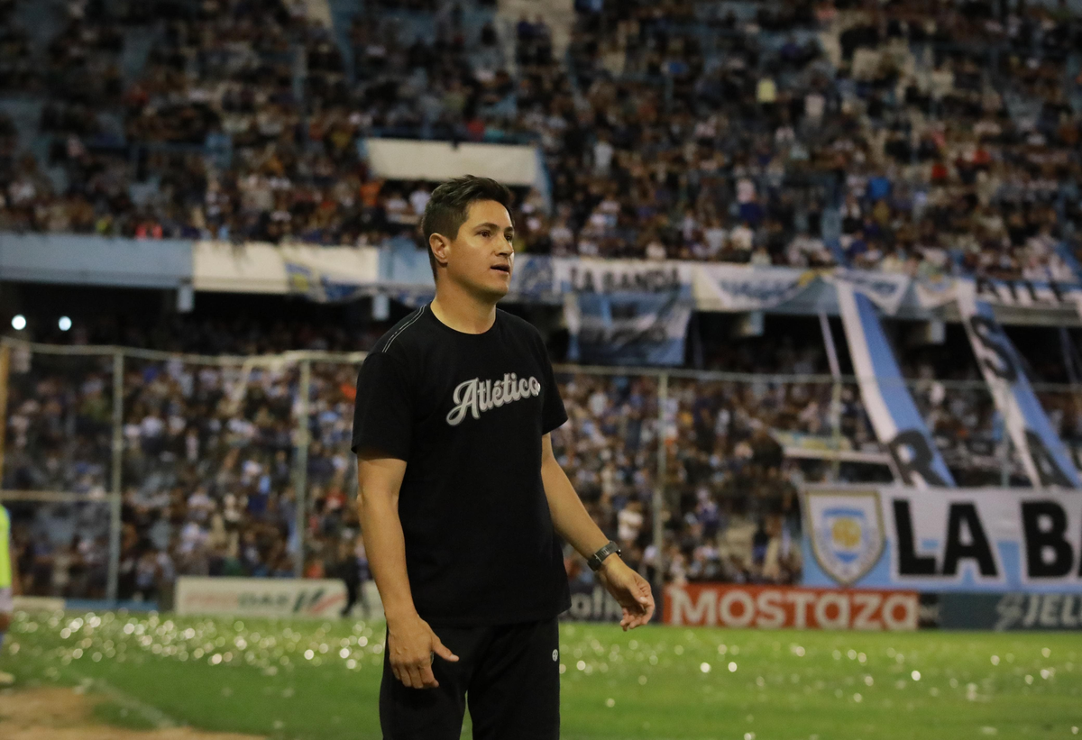 Ezequiel Medran tiene 44 años y será su cuarto club. Ezequiel Medran tiene 44 años y será su cuarto club.