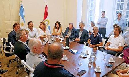 La paritaria de Salud se reunió en la ciudad de Rosario con representantes del gobierno, Amra y Siprus. La paritaria de Salud se reunió en la ciudad de Rosario con representantes del gobierno, Amra y Siprus.