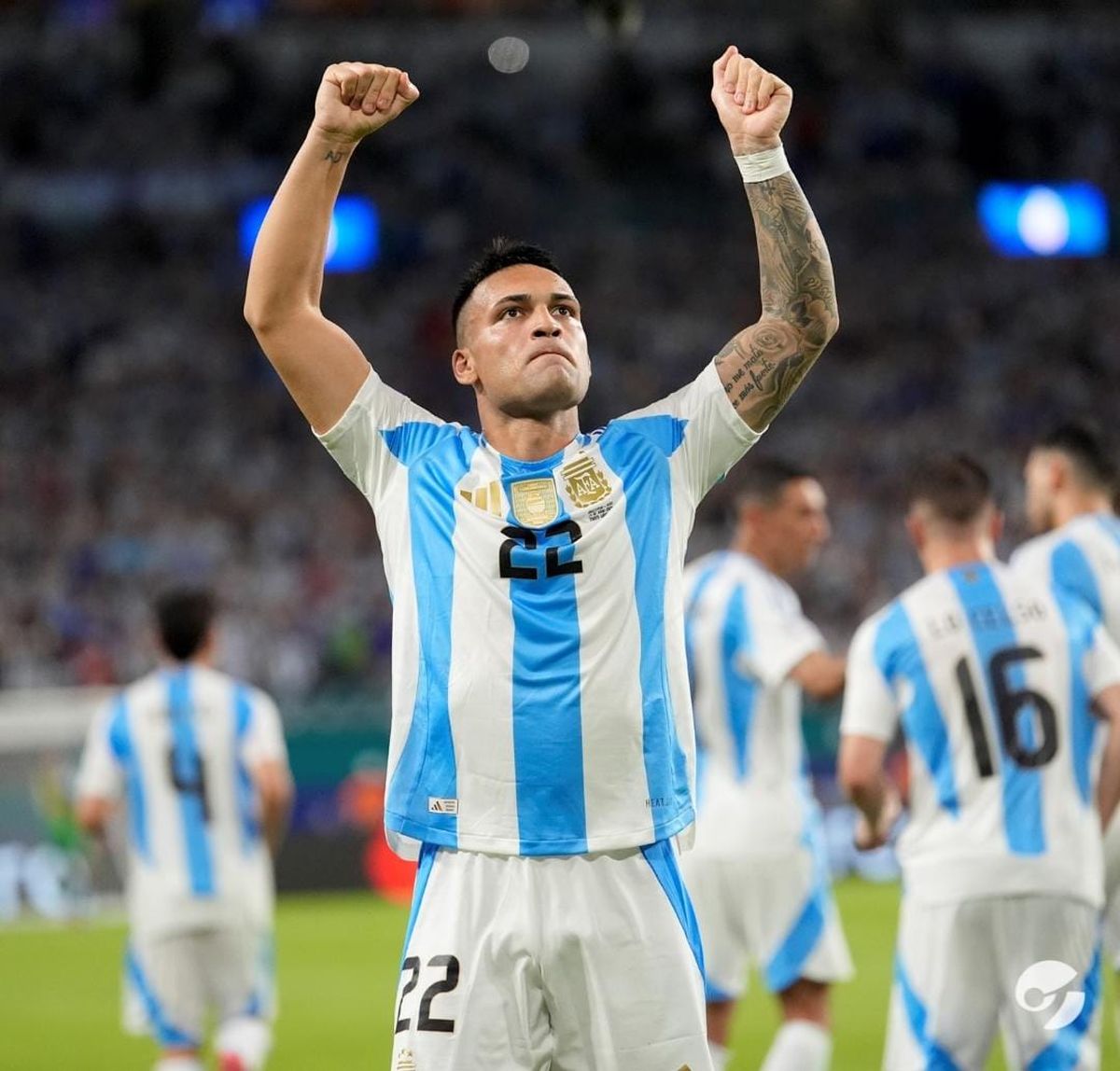El festejo del "Toro", tras su doblete conseguido ante Perú. El festejo del "Toro", tras su doblete conseguido ante Perú.