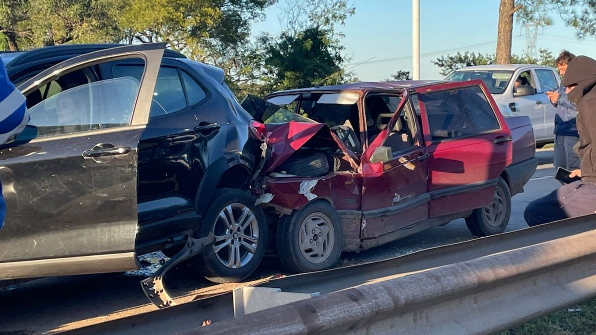 Accidente de tránsito en cadena en Circunvalación: un camión y dos autos involucrados