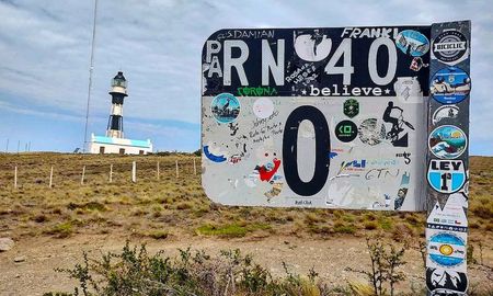 El kilómetro cero de la Ruta 40 marca el inicio del recorrido más emblemático de la Argentina. El kilómetro cero de la Ruta 40 marca el inicio del recorrido más emblemático de la Argentina.