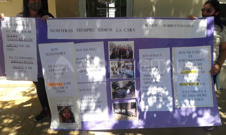 Los familiares que conforman la Agrupación Unidos contra la Impunidad se presentaron en la puerta del Colegio de Abogados de Reconquista Los familiares que conforman la Agrupación Unidos contra la Impunidad se presentaron en la puerta del Colegio de Abogados de Reconquista