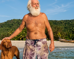 Corría 1962 cuando Brendon Derek Grimshaw fue a pasar unas vacaciones a las Seychelles y conoció la isla deshabitada de Moyenne. La compró por diez mil dólares y durante cuatro décadas. Corría 1962 cuando Brendon Derek Grimshaw fue a pasar unas vacaciones a las Seychelles y conoció la isla deshabitada de Moyenne. La compró por diez mil dólares y durante cuatro décadas.