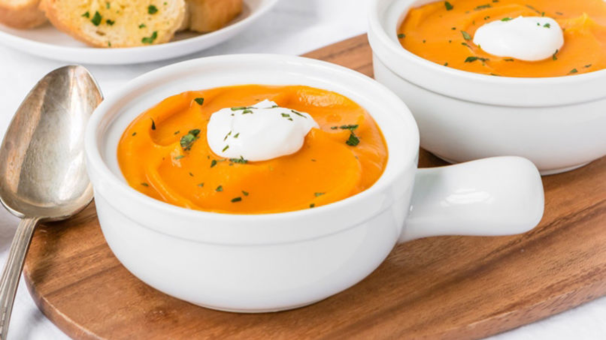 La sopa de calabaza es una deliciosa y versátil opción para cocinar en casa.