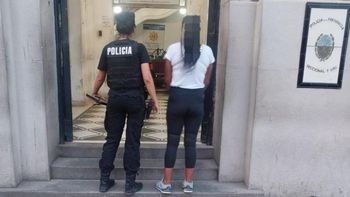 A dos cuadras de la terminal de ómnibus detuvieron a una mujer que era buscada por robo desde hace ocho años