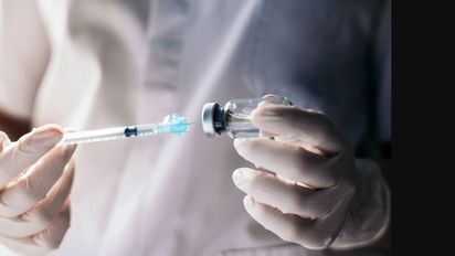 Cinco años después: la falta de vacunación incrementa los riesgos de casos graves de covid