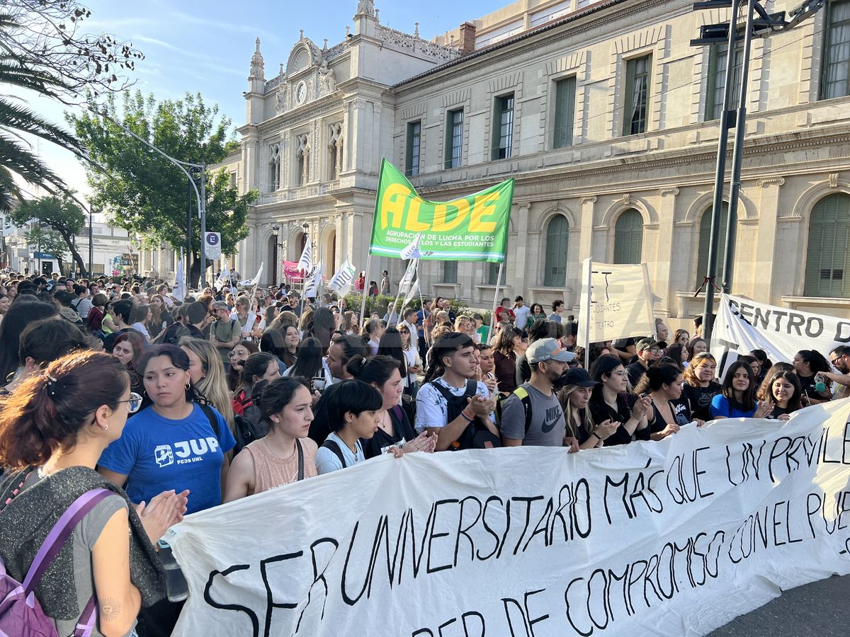 Los trabajadores del Garrahan se plegaron a la comunidad universitaria y exigirán la anulación del veto en la Ley de Financiamiento. Los trabajadores del Garrahan se plegaron a la comunidad universitaria y exigirán la anulación del veto en la Ley de Financiamiento. 