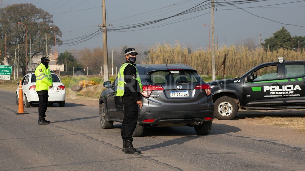 Controles en el acceso a la localidad de Monte Vera
