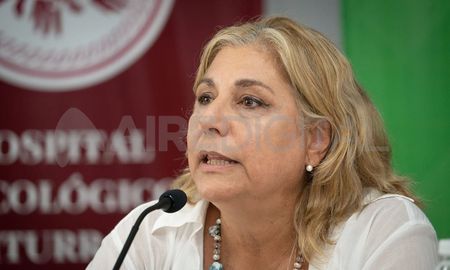 La ministra de Salud de Santa Fe, Sonia Martorano, reconoció que la cantidad de pediatras es finita y se trabaja en módulos de horas extras. La ministra de Salud de Santa Fe, Sonia Martorano, reconoció que la cantidad de pediatras es finita y se trabaja en módulos de horas extras.