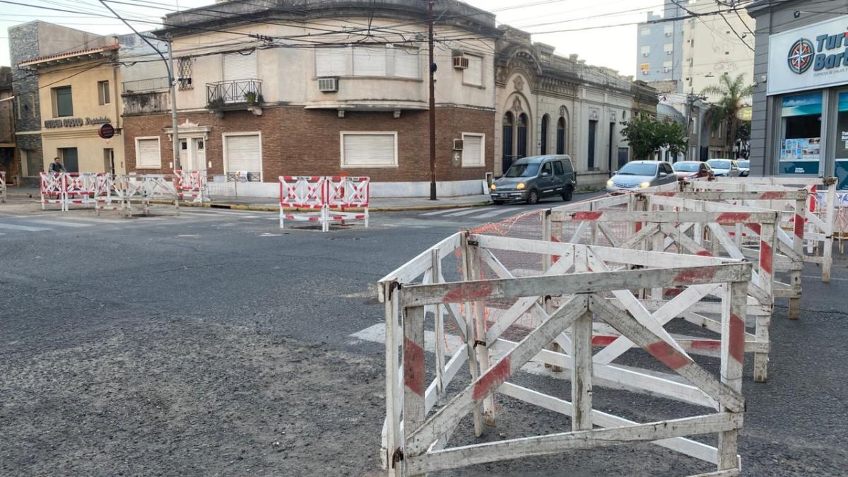 Así se encuentra calle Urquiza a la altura de La Rioja este jueves.