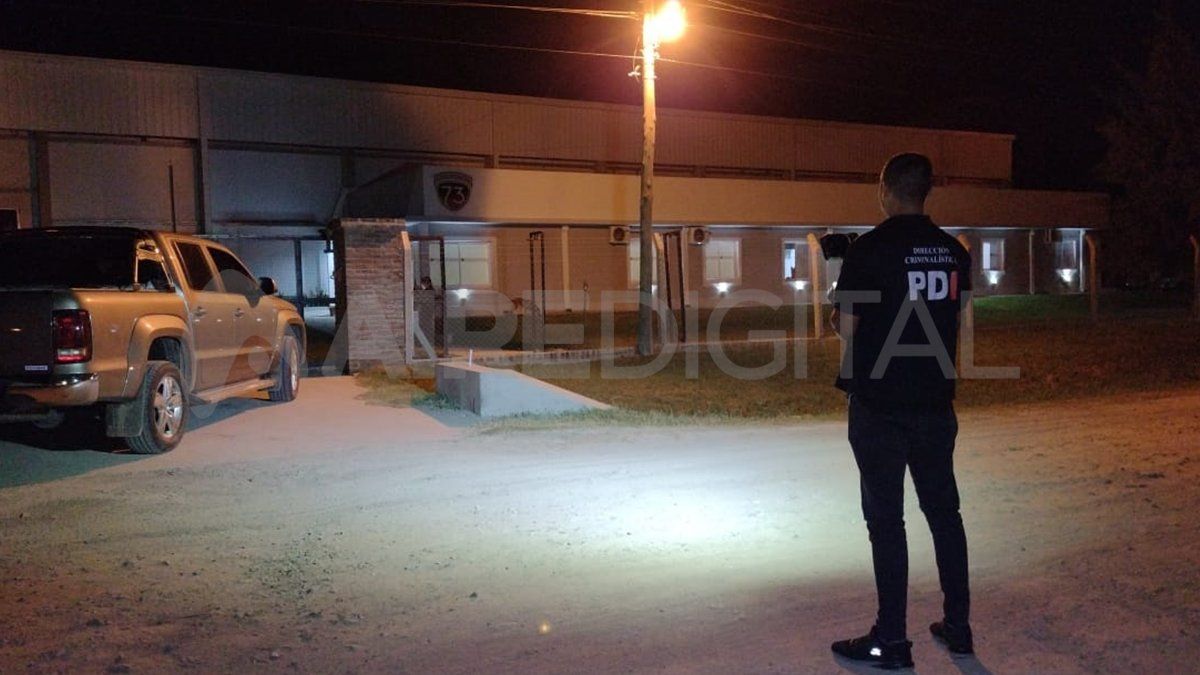 Peritos de la PDI en el lugar donde ocurrió el asalto.&nbsp;