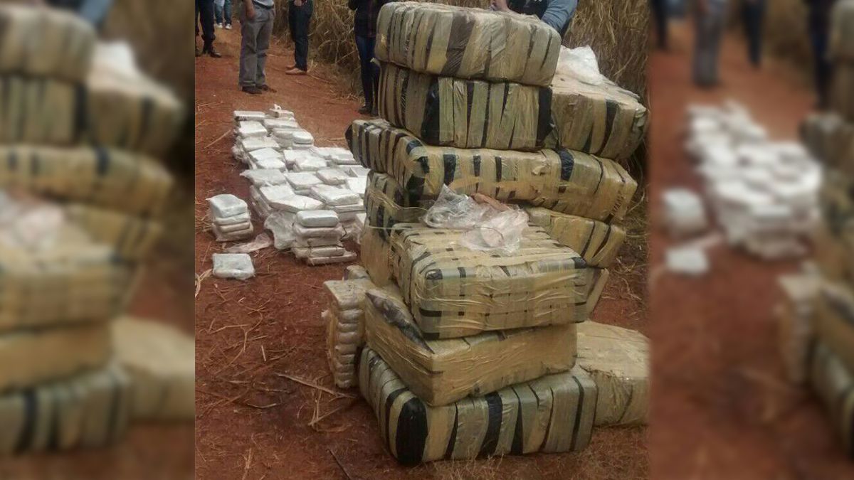 La droga iba en bultos que fueron cargados a una camioneta. La droga iba en bultos que fueron cargados a una camioneta.