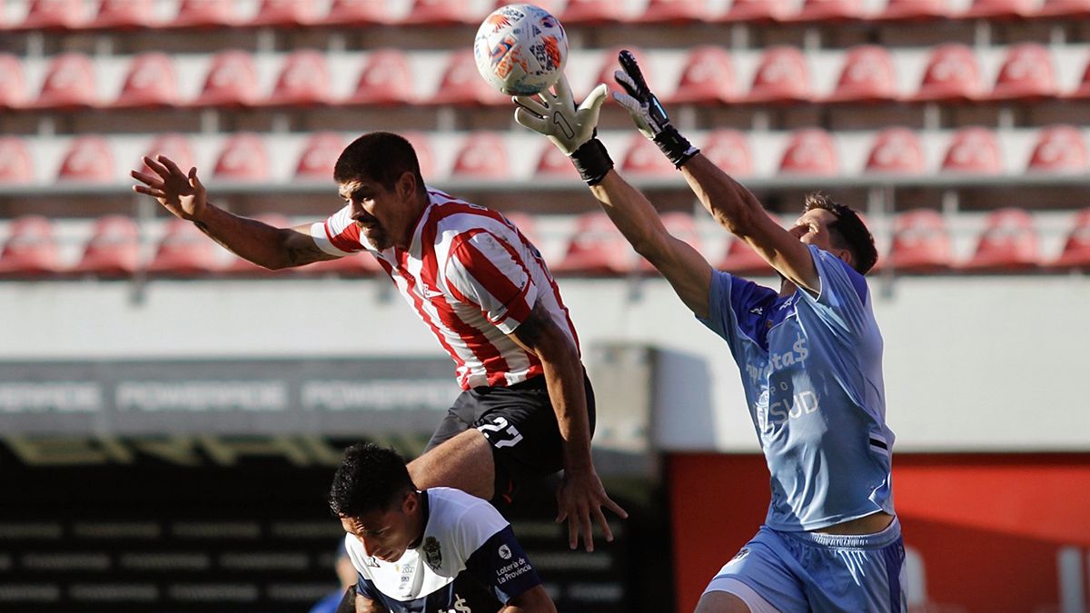Estudiantes y Gimnasia y Esgrima de La Plata igualaron sin goles en el clásico de la décima fecha de la Copa de la Liga.