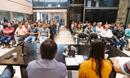 Festram aceptó la propuesta salarial de intendentes y presidentes comunales. Festram aceptó la propuesta salarial de intendentes y presidentes comunales.