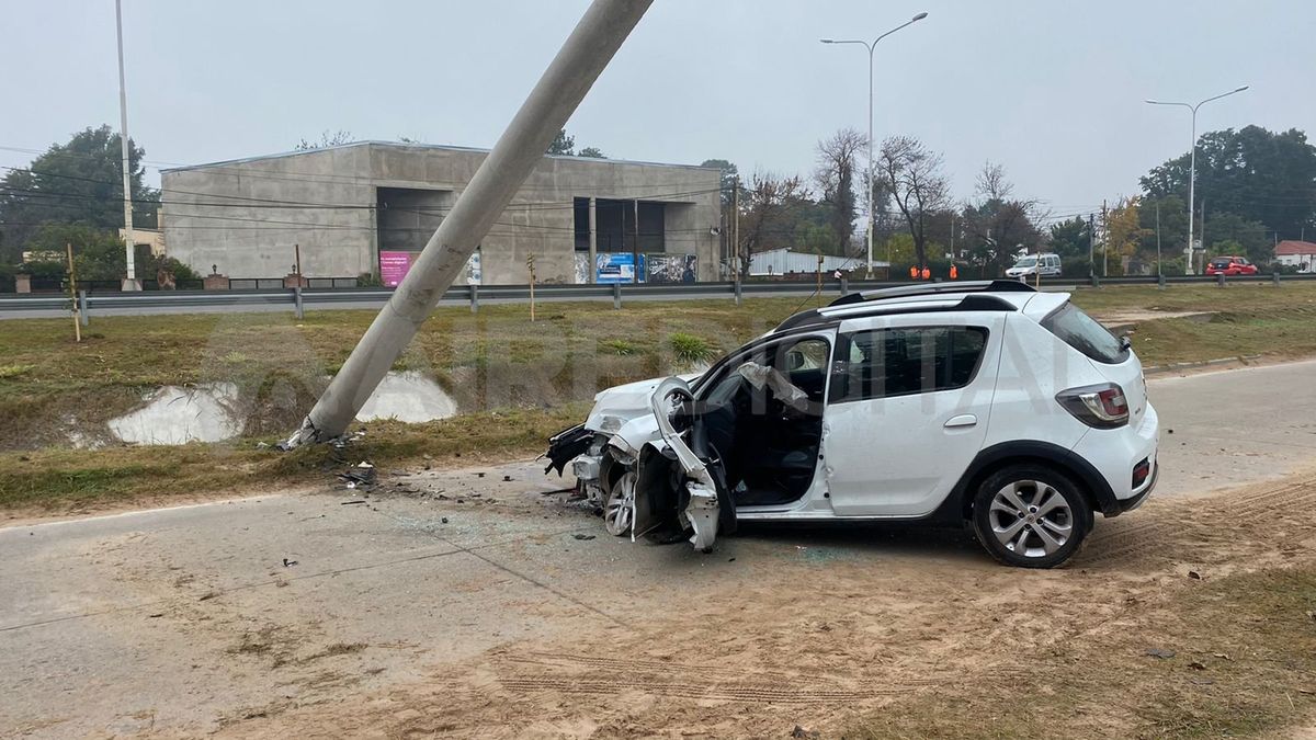 El fuerte choque produjo la destrucción de la columna y el corte de energía&nbsp;