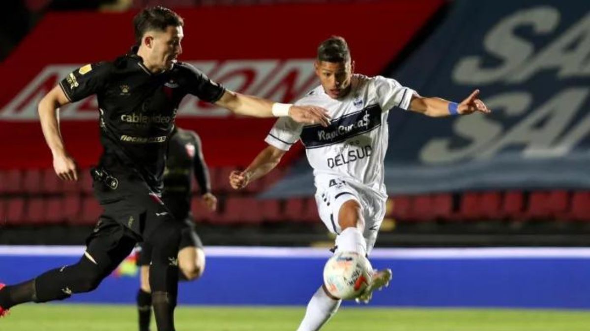 La última vez que se enfrentaron Colón y Gimnasia fue por la fecha 6 de la Liga Profesional 2021, donde el Sabalero se impuso por 1 a 0 con gol de Santiago Pierotti