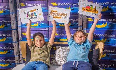 Pasión por la fruta y pasión por la Selección, es el slogan de esta acción en la que pueden participar escuelas de nivel Inicial, primario y secundario, sean de gestión pública o privada. Pasión por la fruta y pasión por la Selección, es el slogan de esta acción en la que pueden participar escuelas de nivel Inicial, primario y secundario, sean de gestión pública o privada.