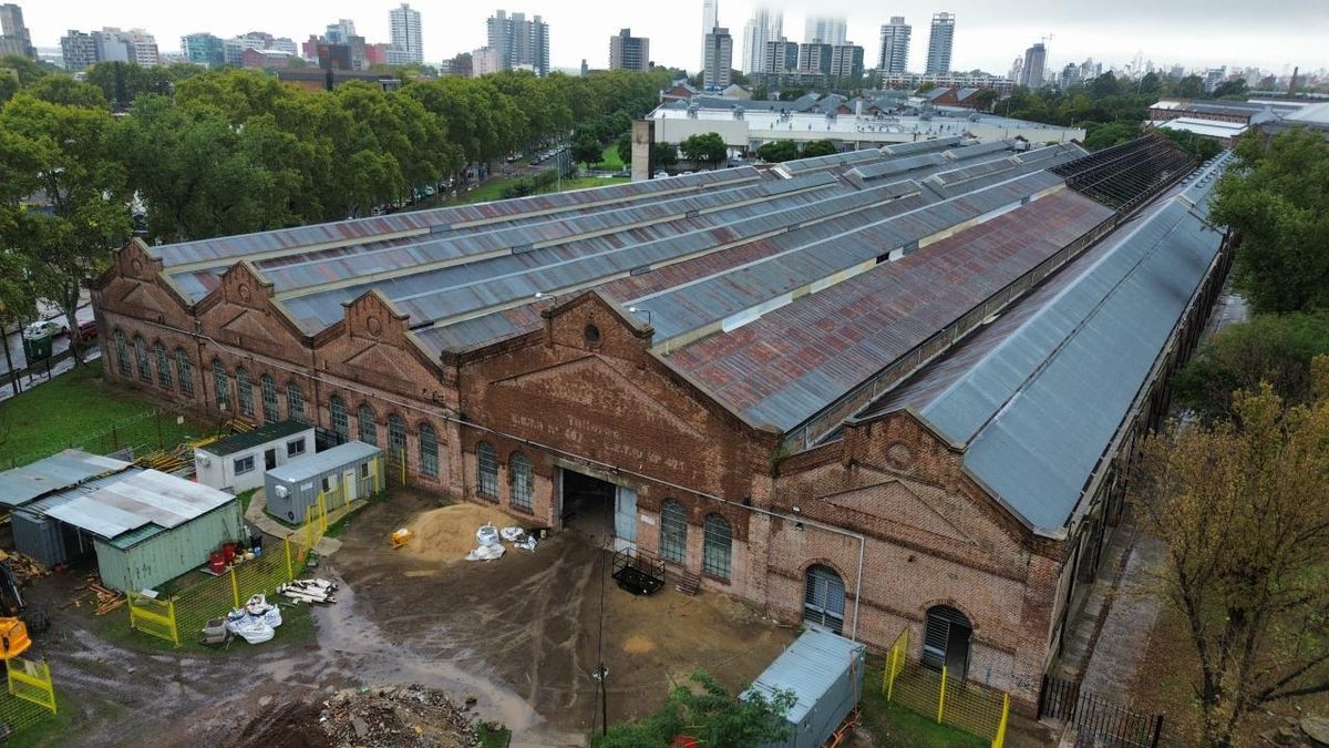 La obra presenta un avance del 15%. Se trata de un modelo que incorpora la simulación clínica de alto realismo y en entornos controlados, que replican situaciones reales de atención. La obra presenta un avance del 15%. Se trata de un modelo que incorpora la simulación clínica de alto realismo y en entornos controlados, que replican situaciones reales de atención.
