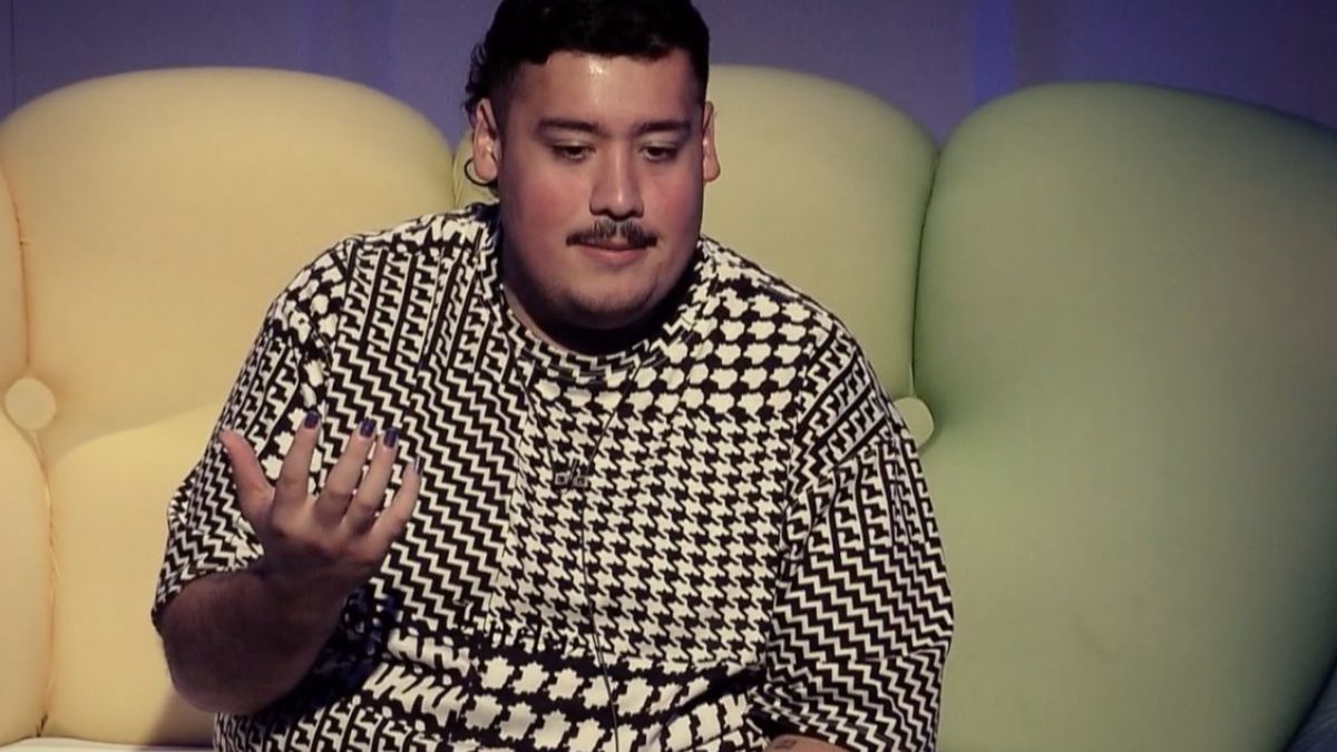 A Manzana de Gran Hermano le gusta mantener sus uñas. A Manzana de Gran Hermano le gusta mantener sus uñas.