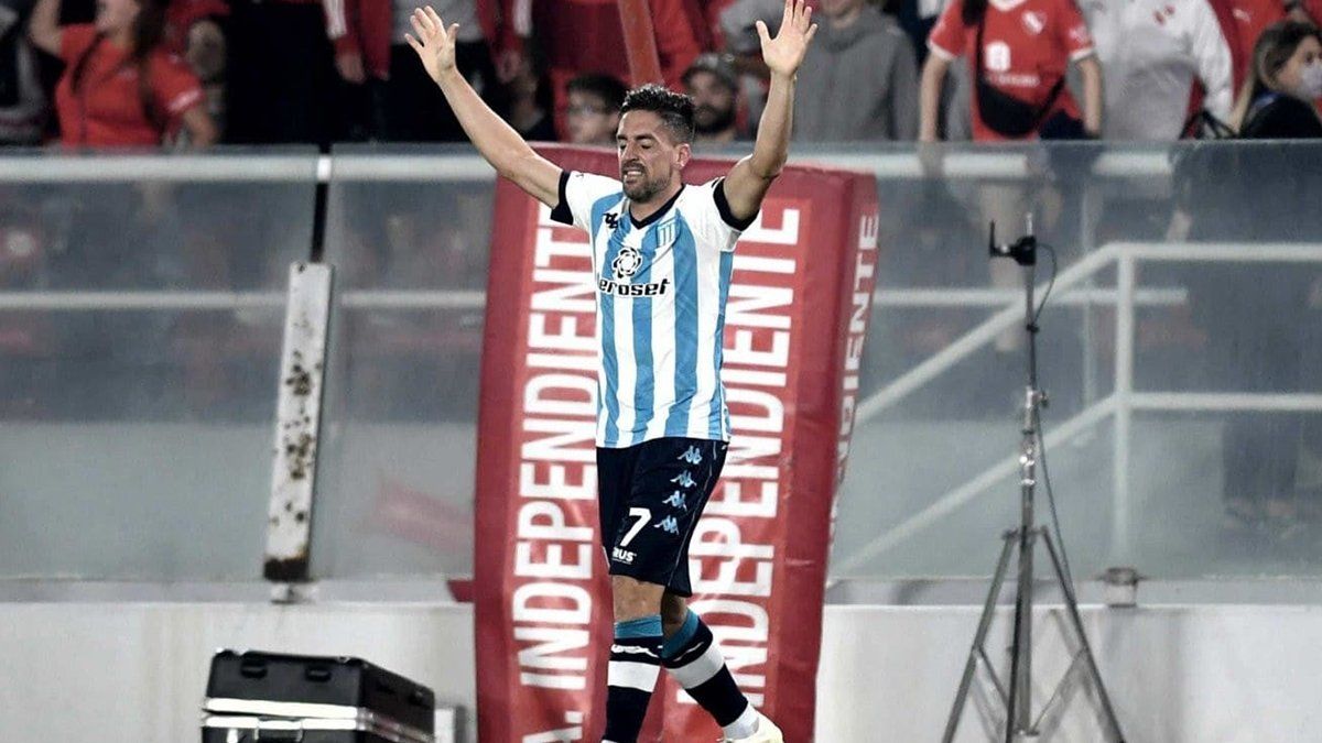  La "Academia" se puso rápidamente en ventaja, a los tres minutos del primer tiempo, por intermedio de Gabriel Hauche.