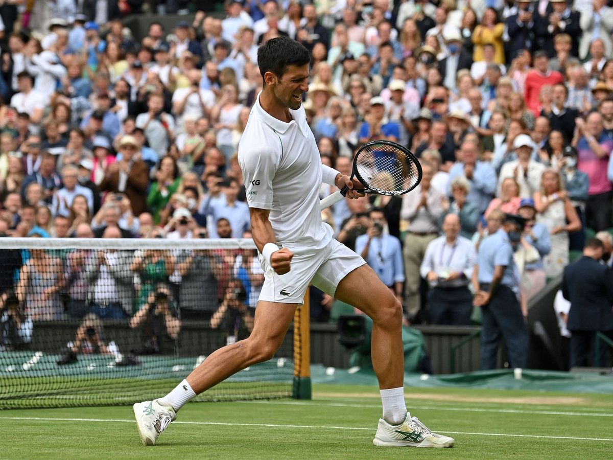 Djokovic levantó dos sets y venció a Sinner para acceder a semifinales de Wimbledon