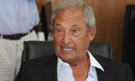 En diciembre de año pasado, había sido reelegido como secretario general de SUPEH por el 83% de los votos. En diciembre de año pasado, había sido reelegido como secretario general de SUPEH por el 83% de los votos.