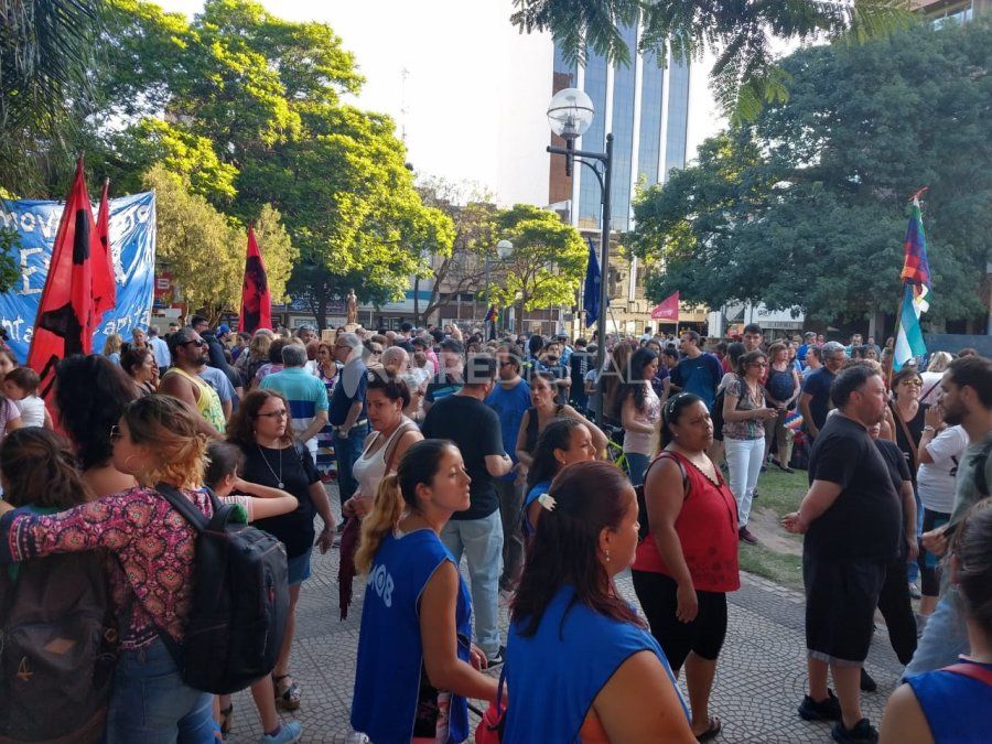 Un importante grupo de manifestantes se reunió en la Plaza del Soldado para respaldar a Evo Morales