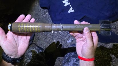 Rosario: cirujeaban en la calle y encontraron un proyectil de guerra dentro de una mochila