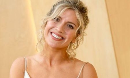 el sensual baile de laurita fernandez con el jean desabrochado y sin una gota de maquillaje