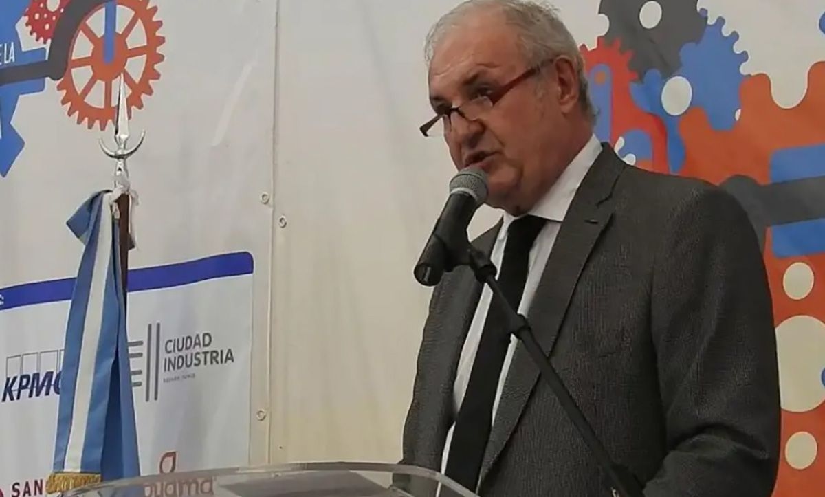 El dirigente empresarial santafesino Guillermo Moretti siempre expresó los intereses del mundo PyME en UIA y se retiró de dos discursos presidenciales porque no contemplaban a la industria: Macri (2019) y Milei (2024). El dirigente empresarial santafesino Guillermo Moretti siempre expresó los intereses del mundo PyME en UIA y se retiró de dos discursos presidenciales porque no contemplaban a la industria: Macri (2019) y Milei (2024).