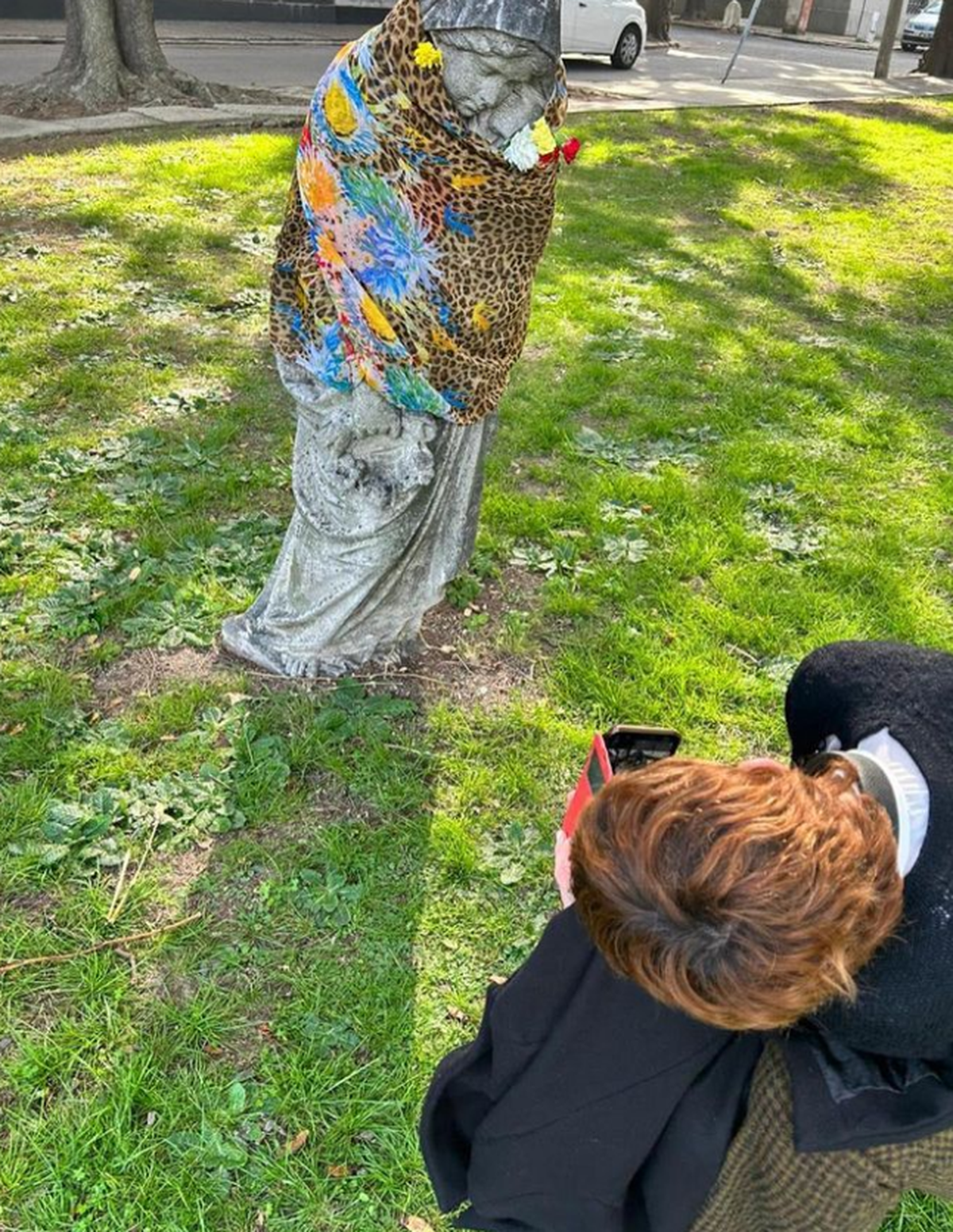 La hija de Moria Casán visitó el Cementerio de la Chacarita. La hija de Moria Casán visitó el Cementerio de la Chacarita.