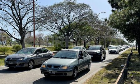 El incremento del parque automotor, sumado al aumento de familias que se fueron a vivir a zona de la costa y trabajan en Santa Fe, hacen que el ingreso a la ciudad genere cada vez más demoras. El incremento del parque automotor, sumado al aumento de familias que se fueron a vivir a zona de la costa y trabajan en Santa Fe, hacen que el ingreso a la ciudad genere cada vez más demoras.
